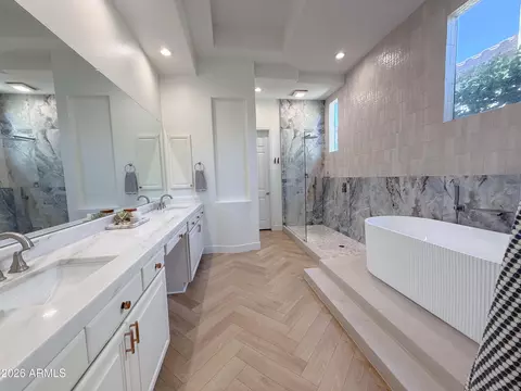 Bath - 3818 E Crest Ln, Phoenix, AZ 85050 photo 1 of 6