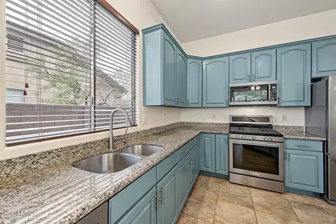 Kitchen - 9807 E Greenway St, Mesa, AZ 85207 photo 5 of 5