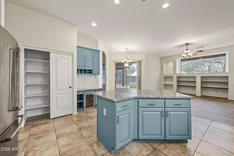 Kitchen - 9807 E Greenway St, Mesa, AZ 85207 photo 4 of 5
