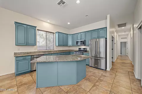 Kitchen - 9807 E Greenway St, Mesa, AZ 85207 photo 3 of 5