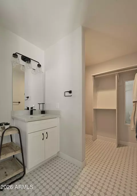 Bath - 3802 E Heatherbrae Dr, Phoenix, AZ 85018 photo 3 of 3