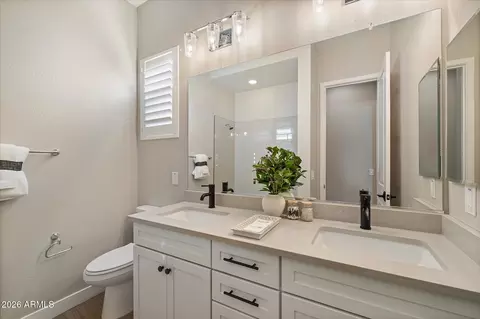 Bath - 3437 E Daley Ln, Phoenix, AZ 85050 photo 5 of 5