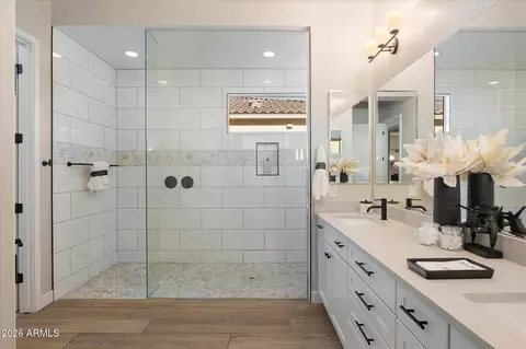 Bath - 3437 E Daley Ln, Phoenix, AZ 85050 photo 1 of 5
