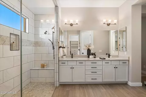 Bath - 3437 E Daley Ln, Phoenix, AZ 85050 photo 2 of 5