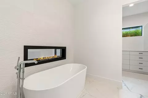 Bath - 5529 N 2nd Pl, Phoenix, AZ 85012 photo 1 of 9