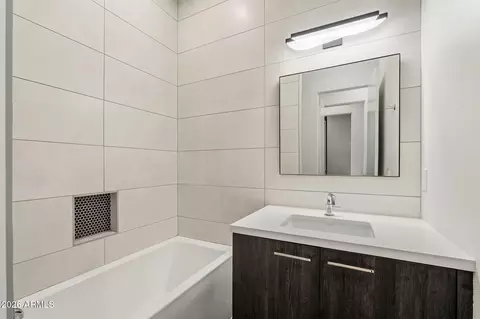 Bath - 5529 N 2nd Pl, Phoenix, AZ 85012 photo 8 of 9