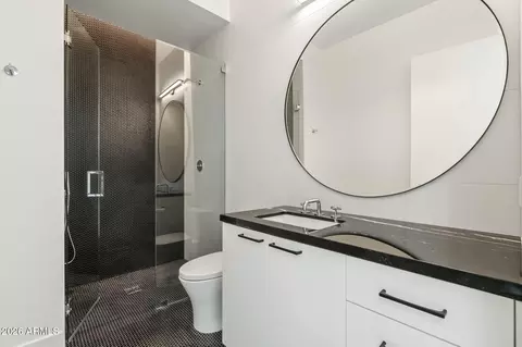 Bath - 5529 N 2nd Pl, Phoenix, AZ 85012 photo 6 of 9