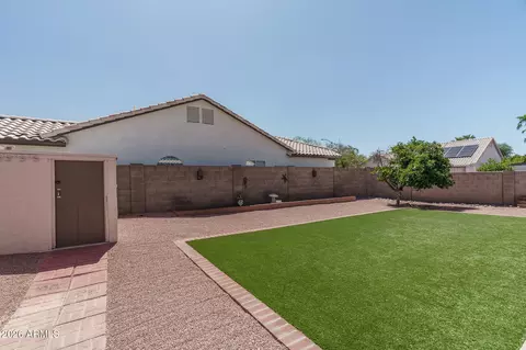 Exterior - 3319 E Rosemonte Dr, Phoenix, AZ 85050 photo 2 of 9