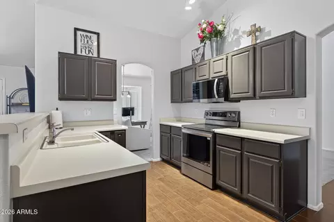 Kitchen - 3319 E Rosemonte Dr, Phoenix, AZ 85050 photo 2 of 4