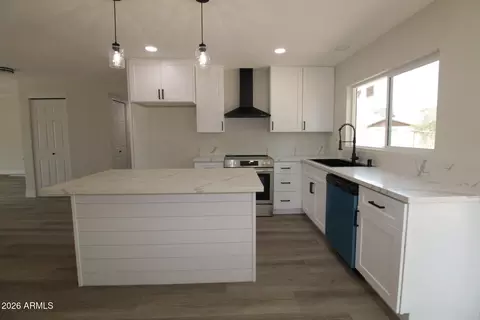 Kitchen - 4302 E Jicarilla St, Phoenix, AZ 85044 photo 1 of 2