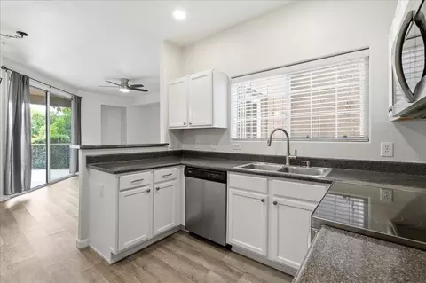 Kitchen - 1633 E Lakeside Dr #63, Gilbert, AZ 85234 photo 2 of 4