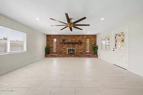 Living - 4348 N 80th Dr, Phoenix, AZ 85033 photo 3 of 4