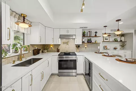 Kitchen - 4348 N 80th Dr, Phoenix, AZ 85033 photo 5 of 6