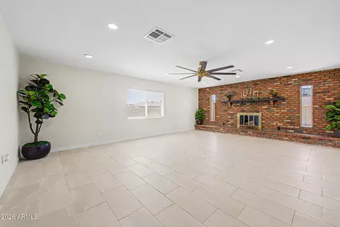 Living - 4348 N 80th Dr, Phoenix, AZ 85033 photo 2 of 4