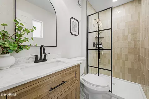 Bath - 4348 N 80th Dr, Phoenix, AZ 85033 photo 1 of 2