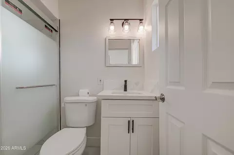 Bath - 1648 N 38th Dr, Phoenix, AZ 85009 photo 1 of 6