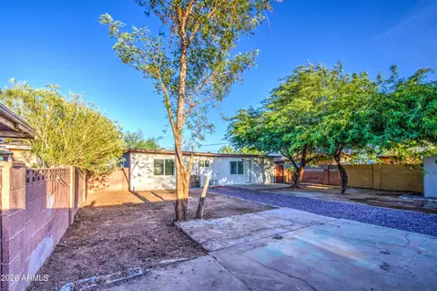 Exterior - 1648 N 38th Dr, Phoenix, AZ 85009 photo 5 of 6