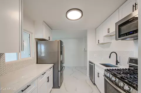 Kitchen - 1648 N 38th Dr, Phoenix, AZ 85009 photo 3 of 4