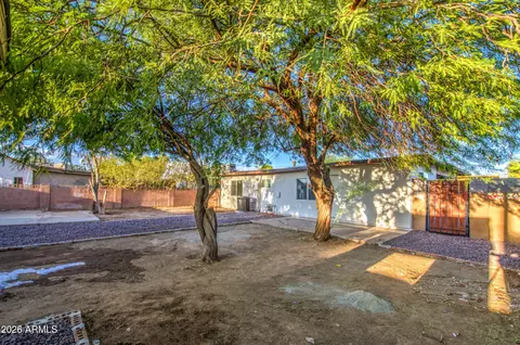 Exterior - 1648 N 38th Dr, Phoenix, AZ 85009 photo 3 of 6
