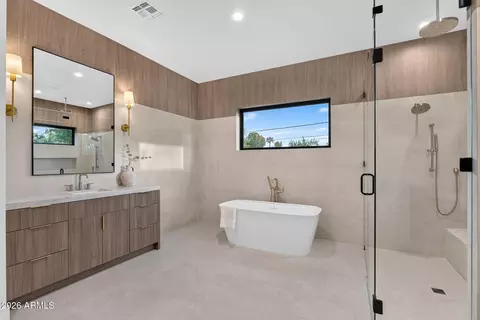 Bath - 2901 E Pierson St, Phoenix, AZ 85016 photo 3 of 8