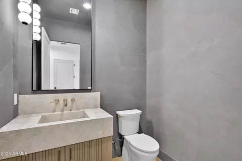 Bath - 2901 E Pierson St, Phoenix, AZ 85016 photo 8 of 8
