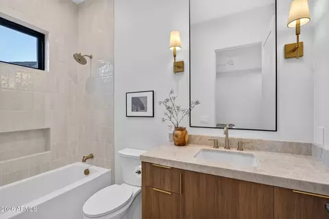 Bath - 2901 E Pierson St, Phoenix, AZ 85016 photo 4 of 8