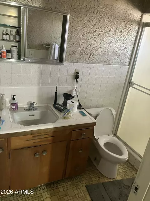 Bath - 1612 E Tuckey Ln, Phoenix, AZ 85016 photo 3 of 4