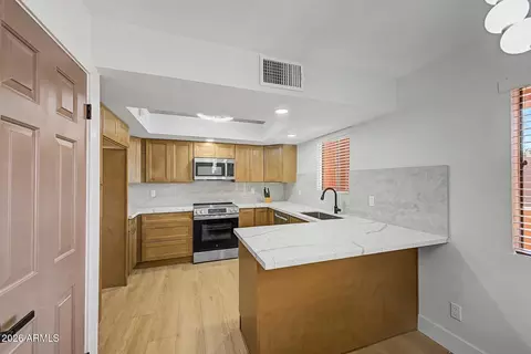 Kitchen - 4303 E Cactus Rd #314, Phoenix, AZ 85032 photo 4 of 4