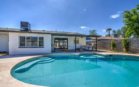 Exterior - 218 E Cairo Dr, Tempe, AZ 85282 photo 8 of 9