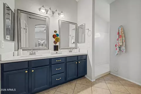 Bath - 1807 E Dunbar Dr, Phoenix, AZ 85042 photo 2 of 4
