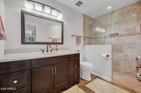 Bath - 1110 E Orangewood Ave, Phoenix, AZ 85020 photo 1 of 2