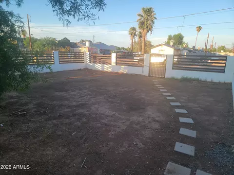 Exterior - 2102 N 26th Pl, Phoenix, AZ 85008 photo 8 of 14
