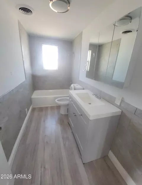 Bath - 2102 N 26th Pl, Phoenix, AZ 85008 photo 1 of 3