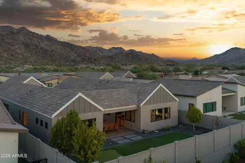 Exterior - 718 E Summerside Rd, Phoenix, AZ 85042 photo 3 of 9