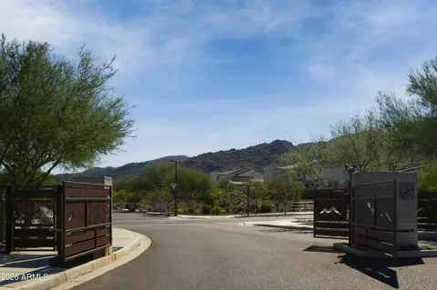 View/Area - 718 E Summerside Rd, Phoenix, AZ 85042 photo 7 of 8