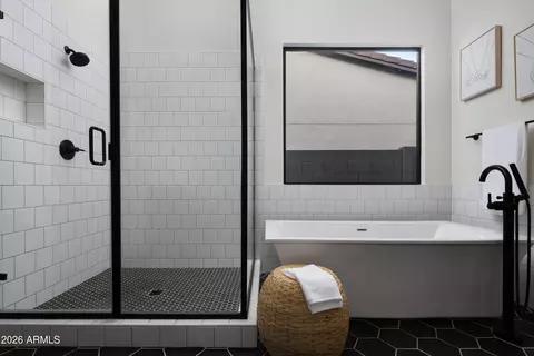 Bath - 718 E Summerside Rd, Phoenix, AZ 85042 photo 1 of 6
