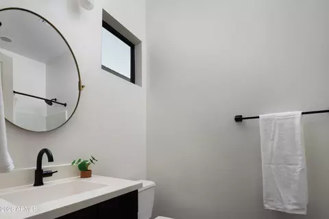 Bath - 718 E Summerside Rd, Phoenix, AZ 85042 photo 4 of 6