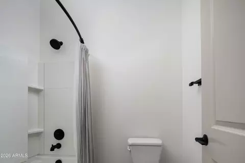 Bath - 718 E Summerside Rd, Phoenix, AZ 85042 photo 6 of 6