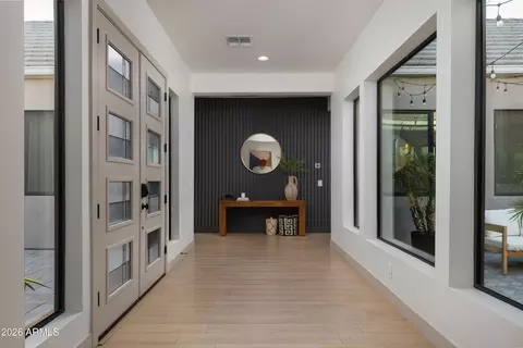 Entry Way - 718 E Summerside Rd, Phoenix, AZ 85042 photo 2 of 3