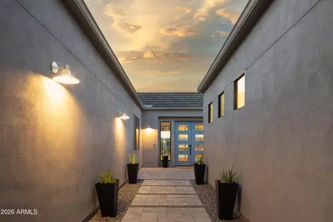 Entry Way - 718 E Summerside Rd, Phoenix, AZ 85042 photo 1 of 3