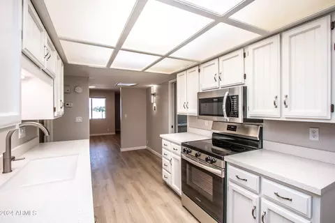 Kitchen - 4502 E Carol Ave #1, Mesa, AZ 85206 photo 4 of 4
