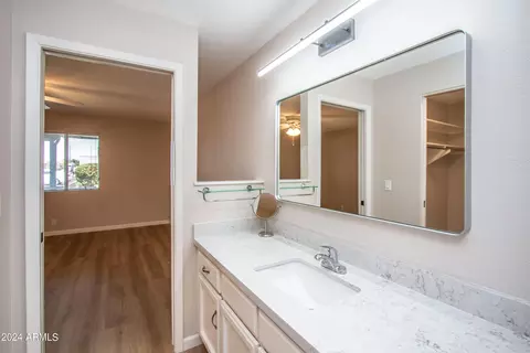 Bath - 4502 E Carol Ave #1, Mesa, AZ 85206 photo 2 of 3