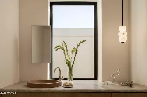 Bath - 5970 N Echo Canyon Dr, Phoenix, AZ 85018 photo 7 of 8