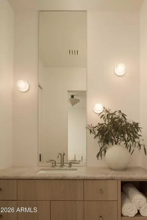 Bath - 5970 N Echo Canyon Dr, Phoenix, AZ 85018 photo 6 of 8