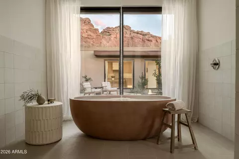 Bath - 5970 N Echo Canyon Dr, Phoenix, AZ 85018 photo 1 of 8
