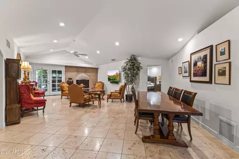 Dining - 610 W Glenn Dr, Phoenix, AZ 85021 photo 1 of 1