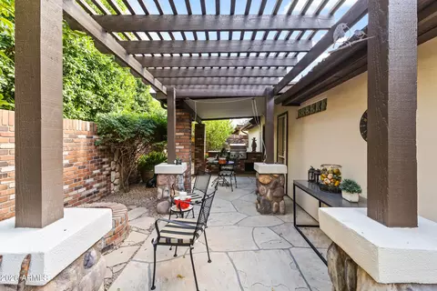 Exterior - 610 W Glenn Dr, Phoenix, AZ 85021 photo 5 of 7