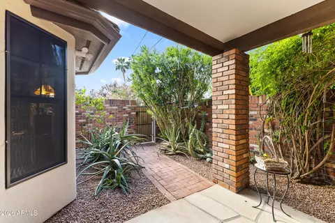 Exterior - 610 W Glenn Dr, Phoenix, AZ 85021 photo 4 of 7
