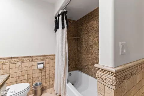 Bath - 610 W Glenn Dr, Phoenix, AZ 85021 photo 4 of 4