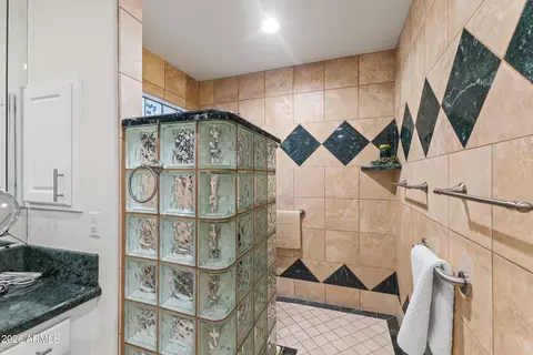Bath - 610 W Glenn Dr, Phoenix, AZ 85021 photo 2 of 4